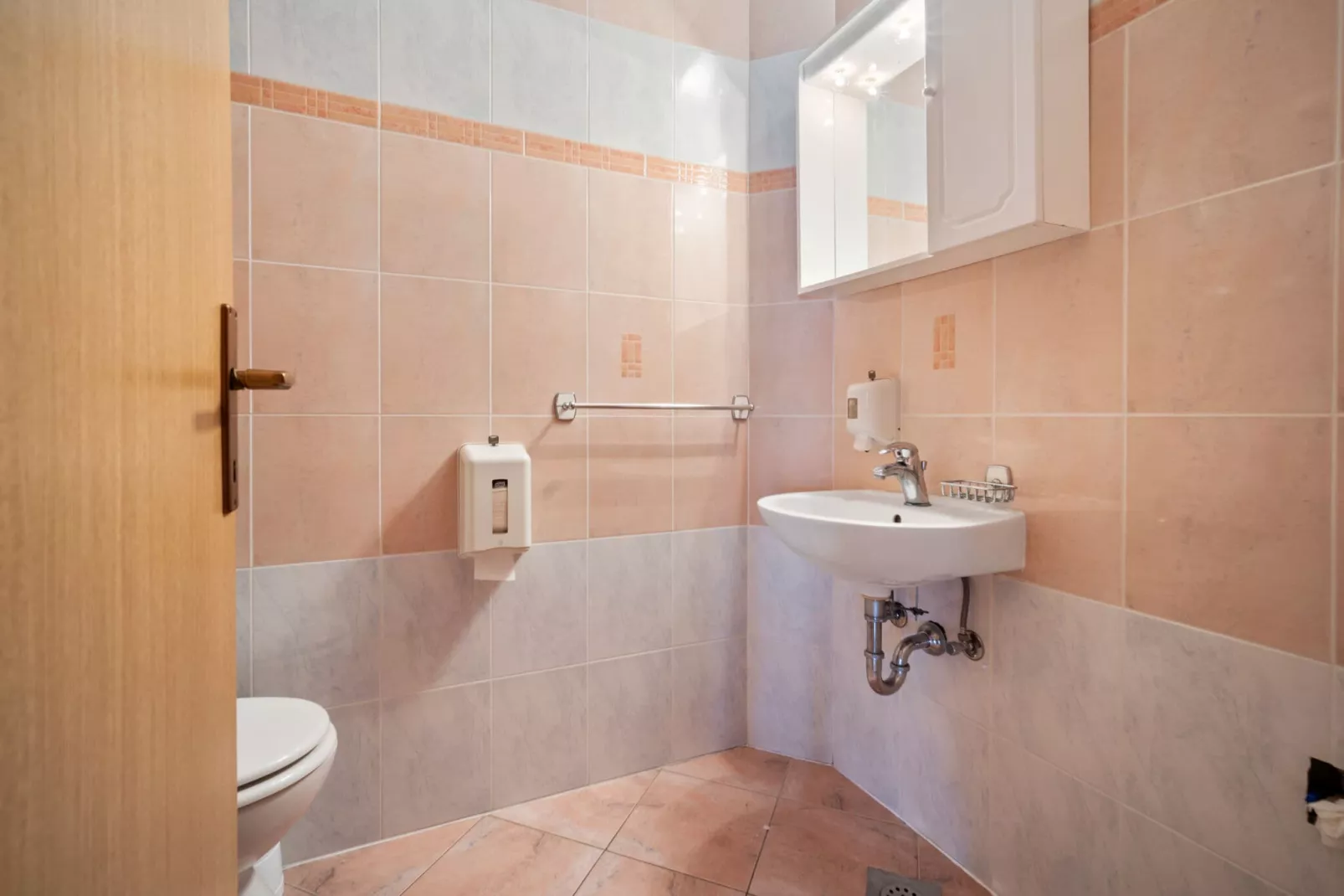 Apartment  8-Bathroom