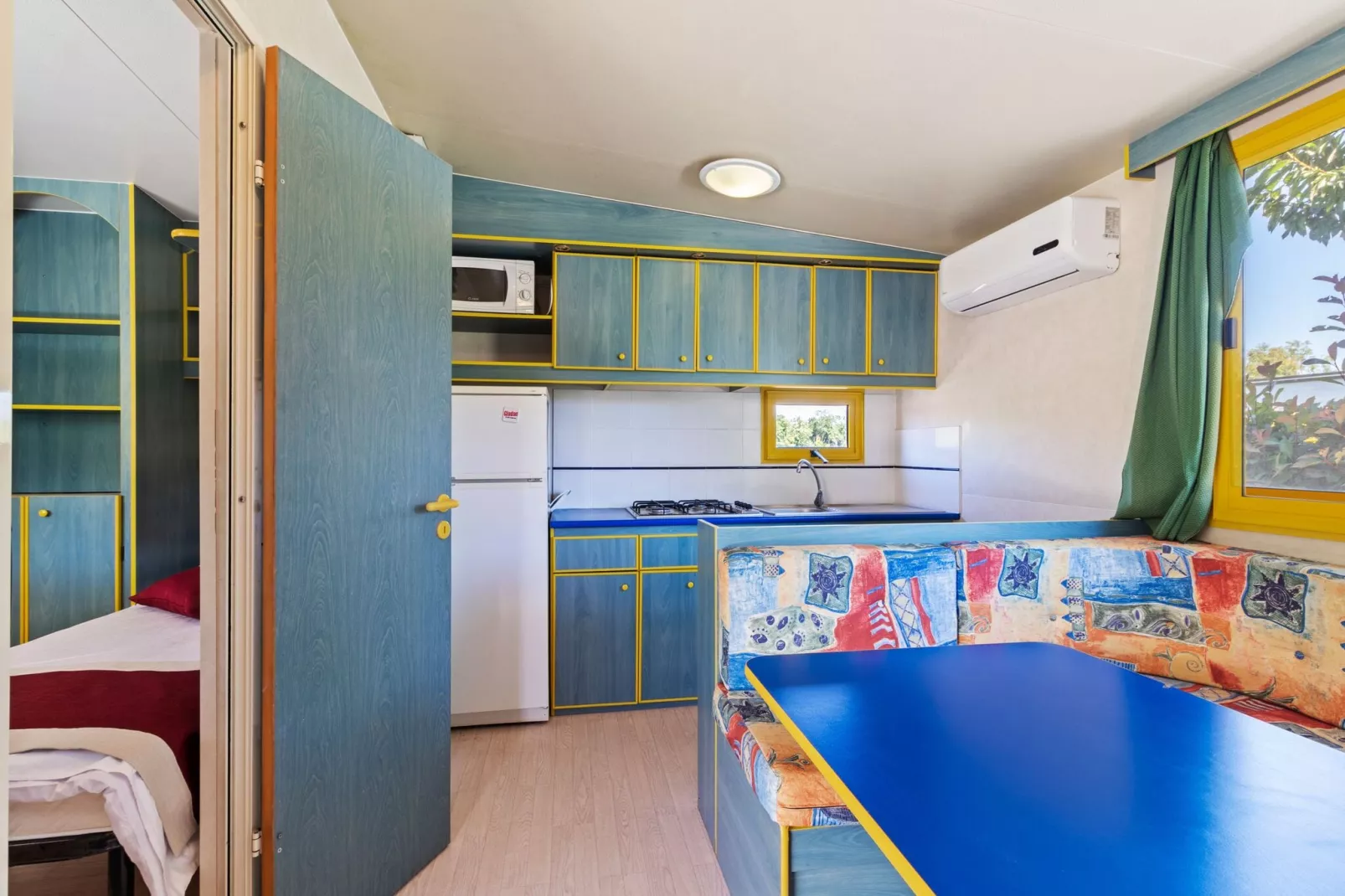 Luxury mobile home 4-Kitchen
