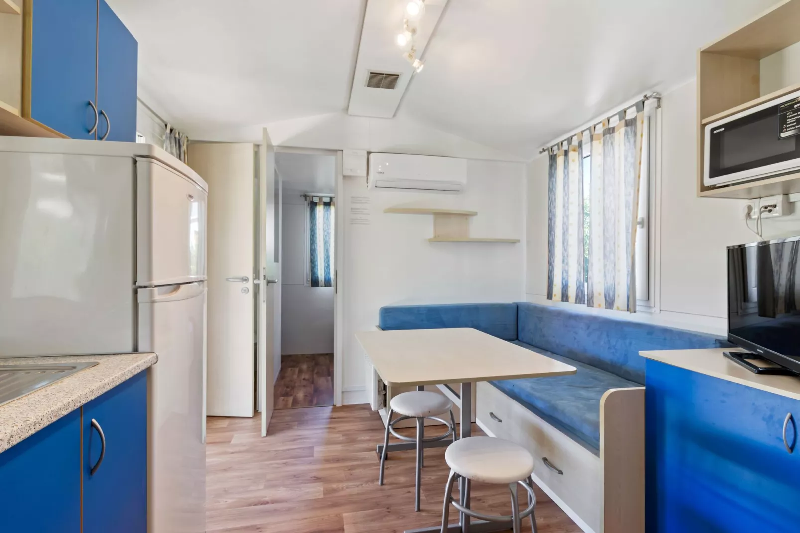 Mobile home 6-Kitchen