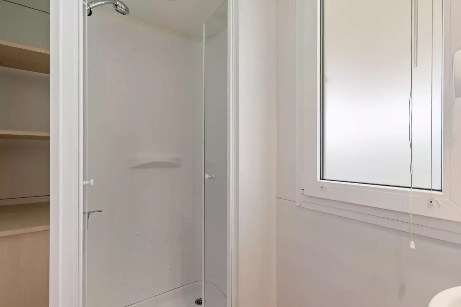 Mobile home 6-Bathroom