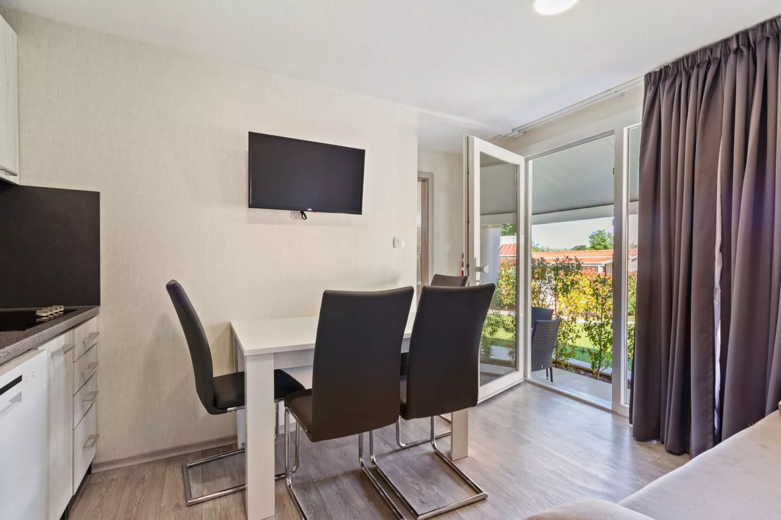 Mobile home 7-Dining room