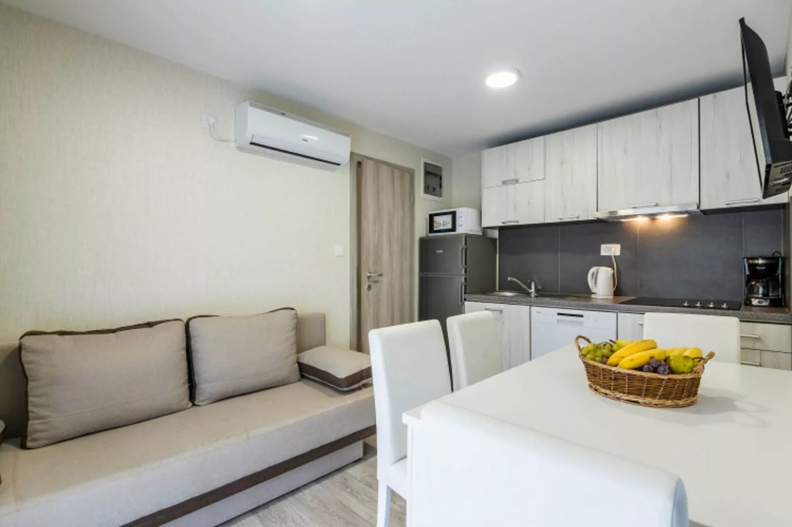 Mobile home 7-Living room