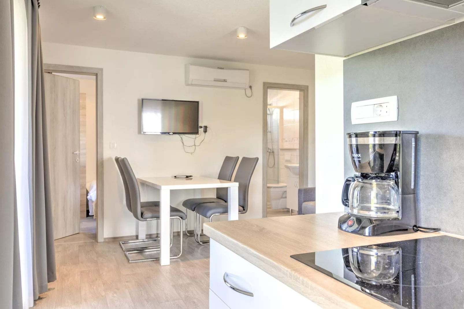 Mobile home 9-Dining room