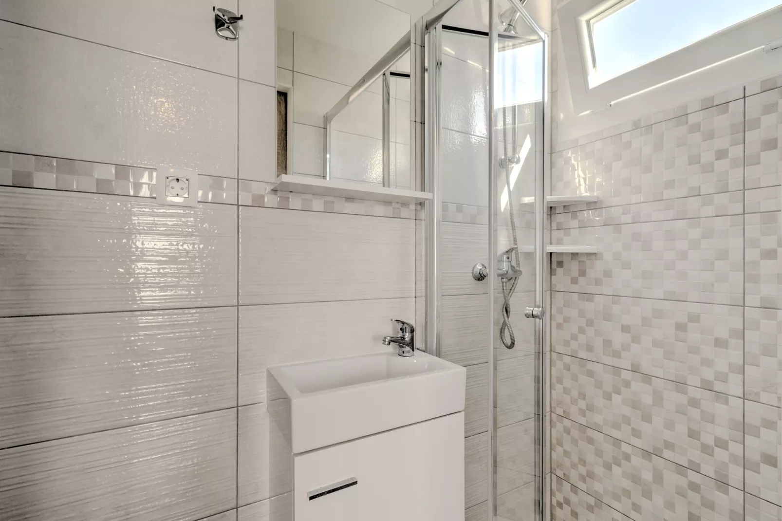 Mobile home 9-Bathroom