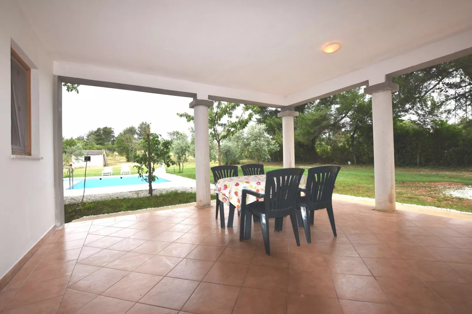 App Musoga 2-Terrace balcony