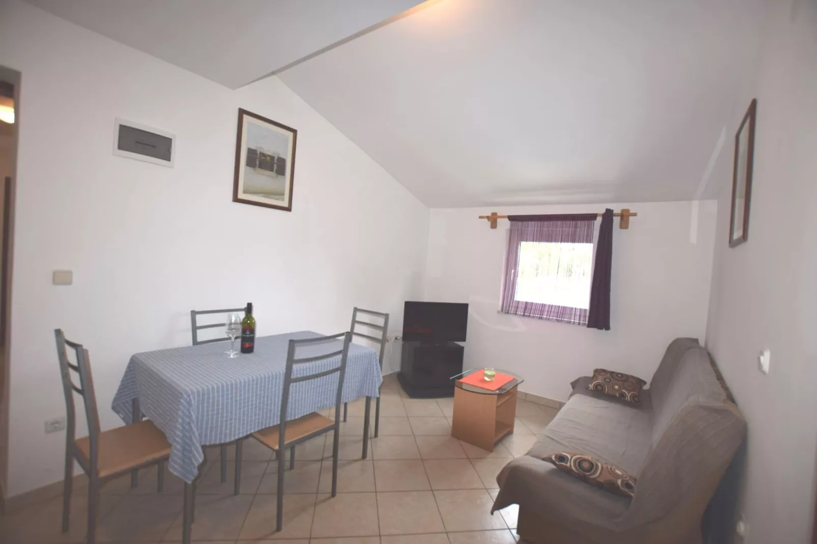 App Musoga 4-Living room
