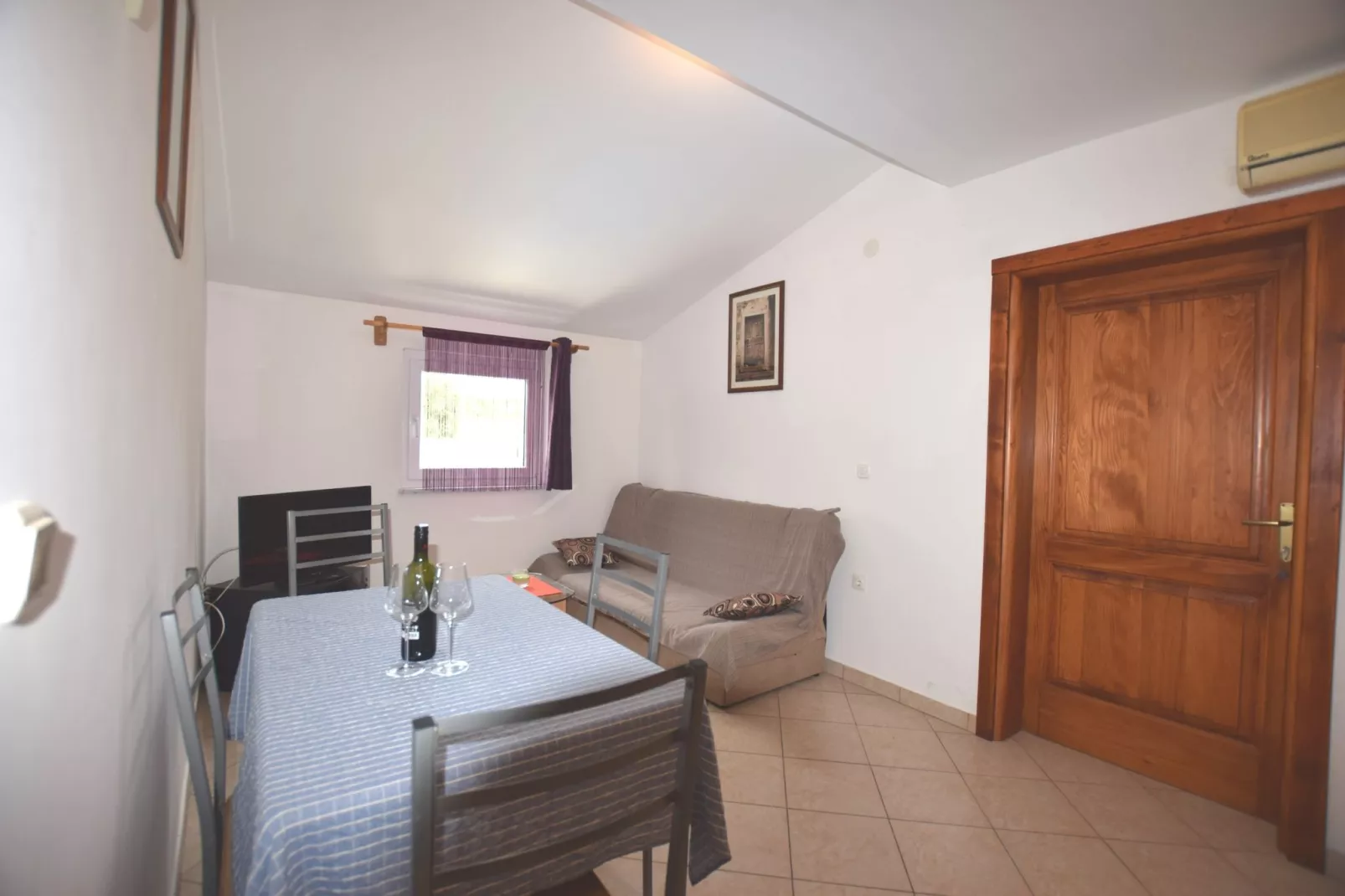 App Musoga 4-Living room
