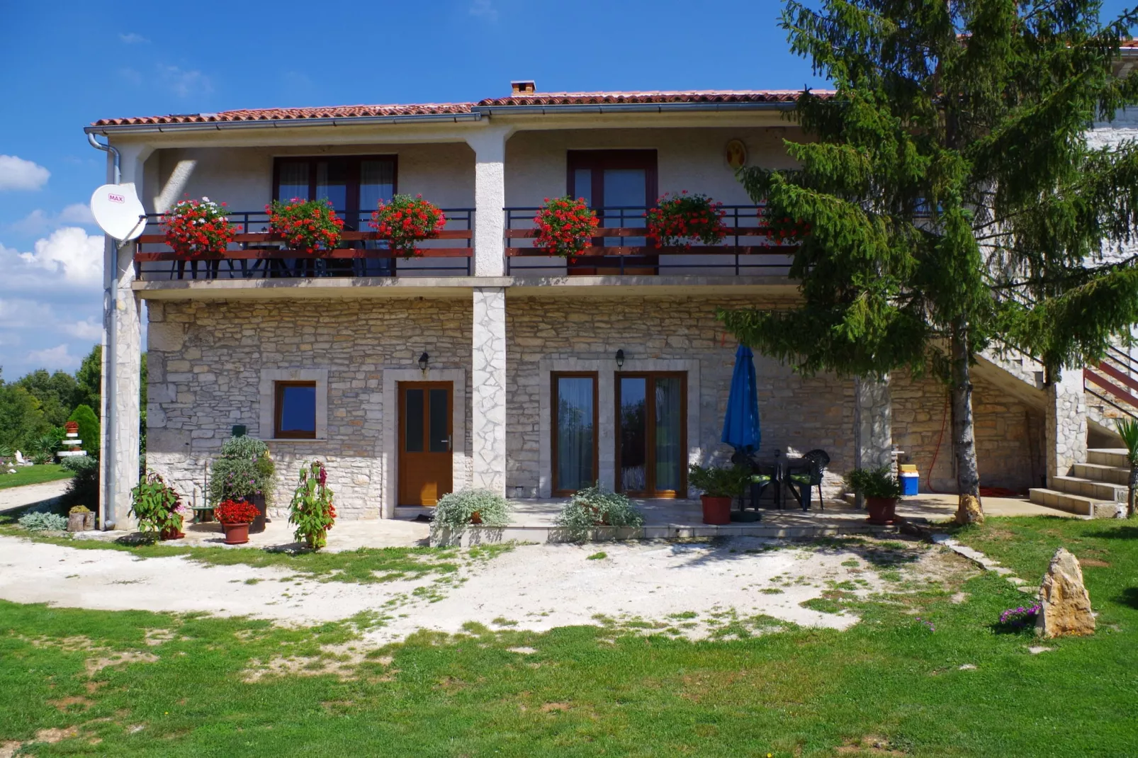 Slavica I-Exterior summer