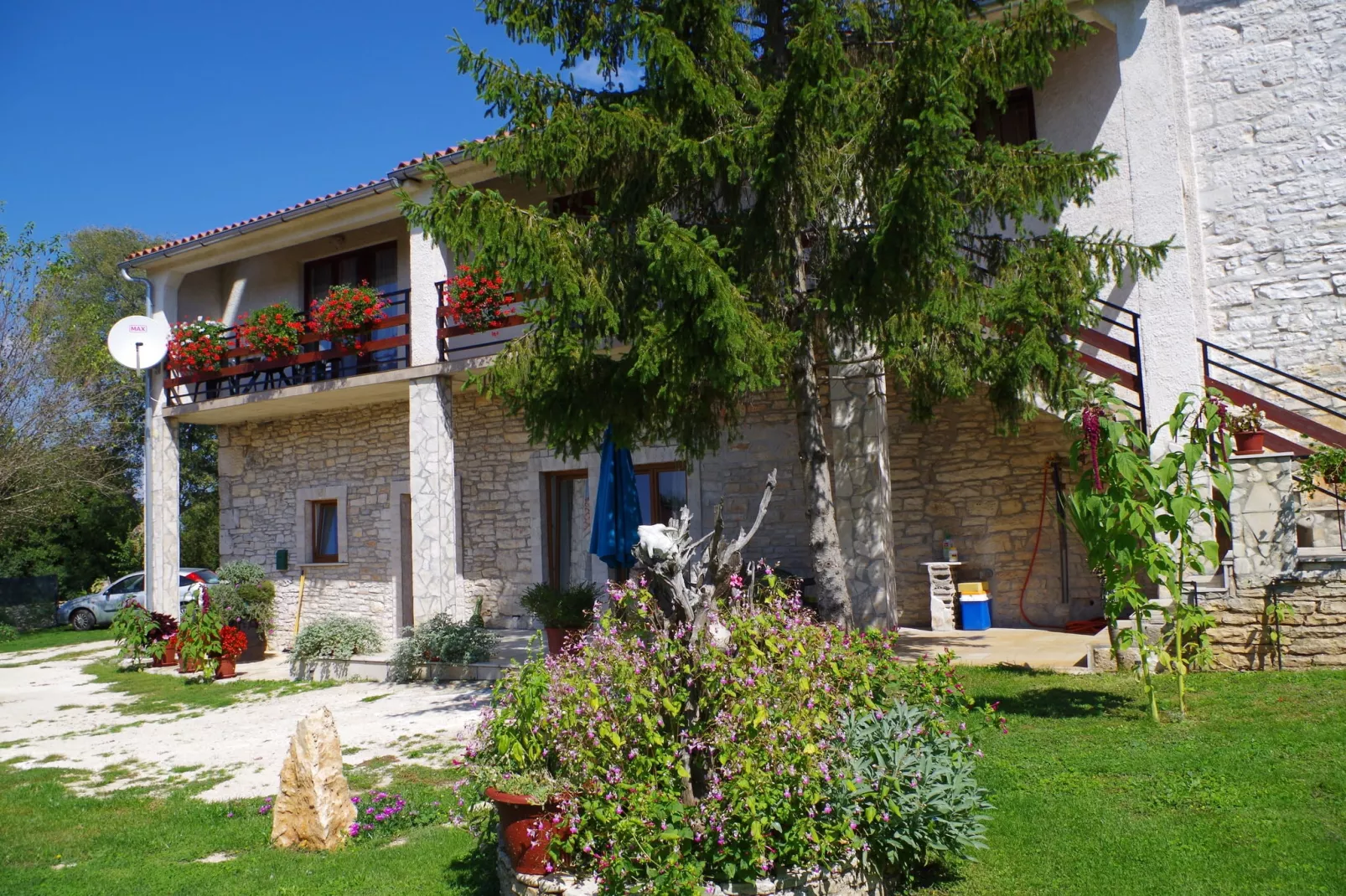 Slavica I-Exterior summer