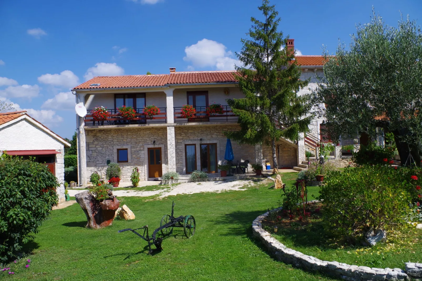 Slavica I-Exterior summer