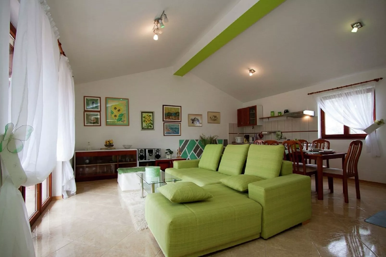 Slavica I-Living room