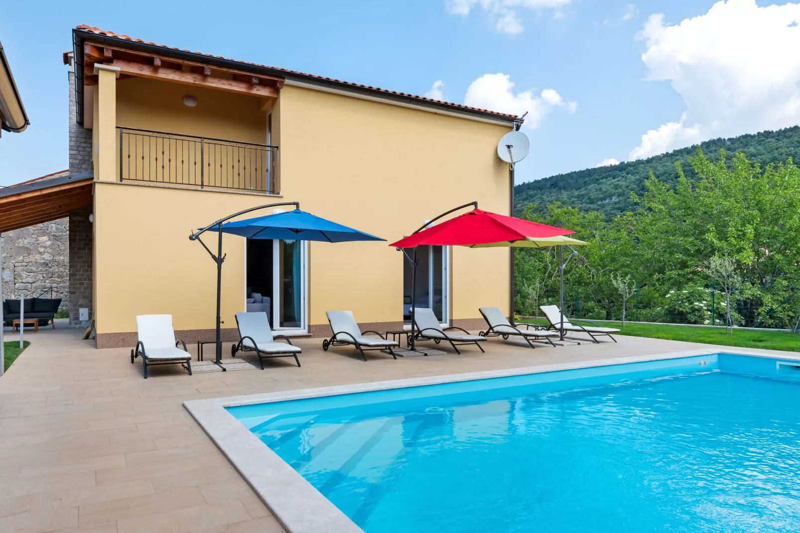 Villa Slum-Pool
