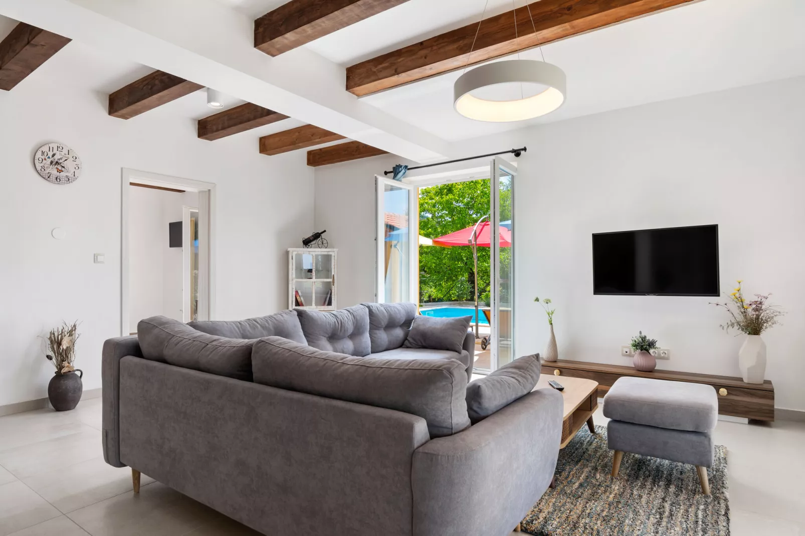 Villa Slum-Living room