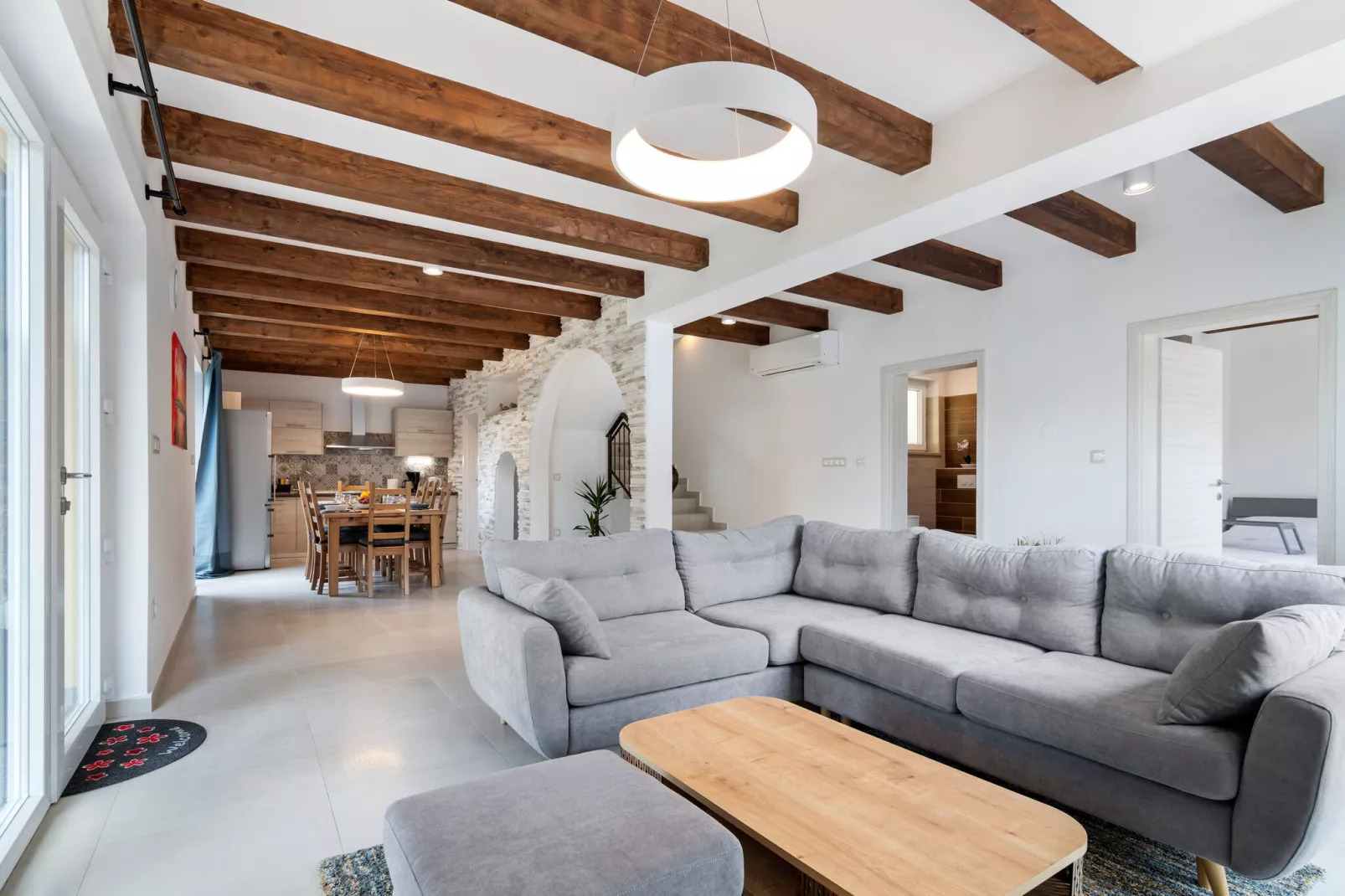 Villa Slum-Living room