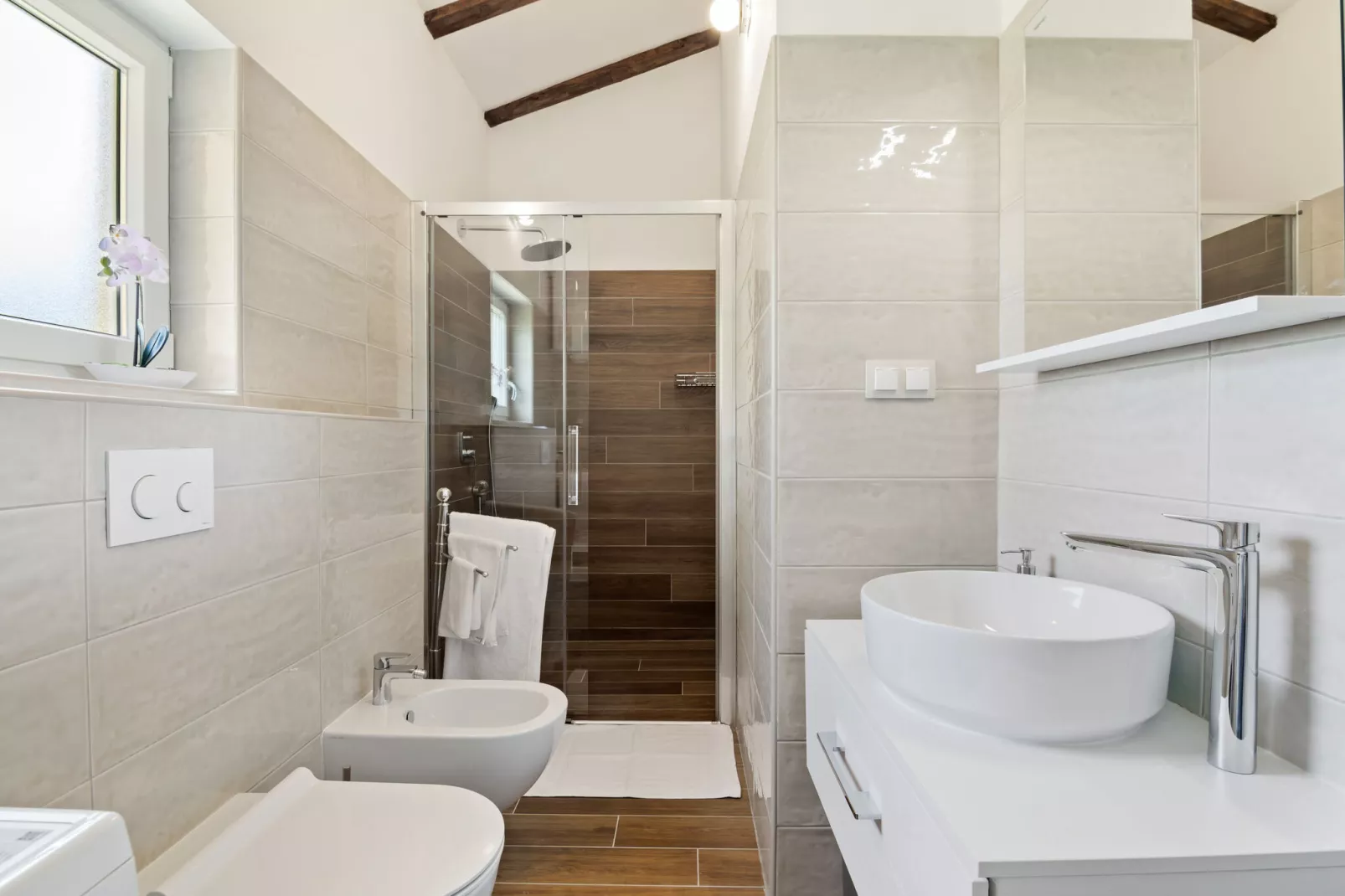 Villa Slum-Bathroom