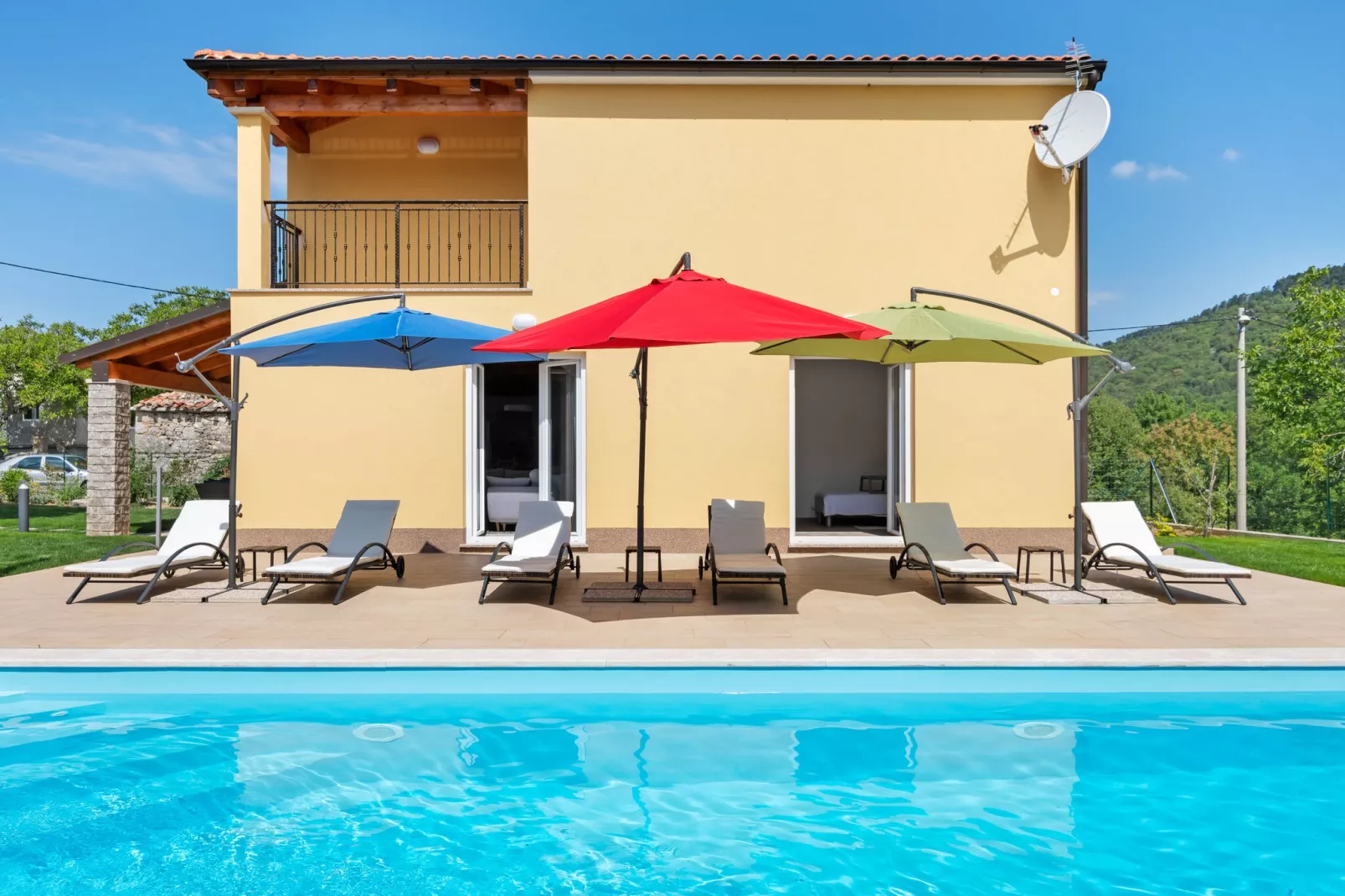 Villa Slum-Pool