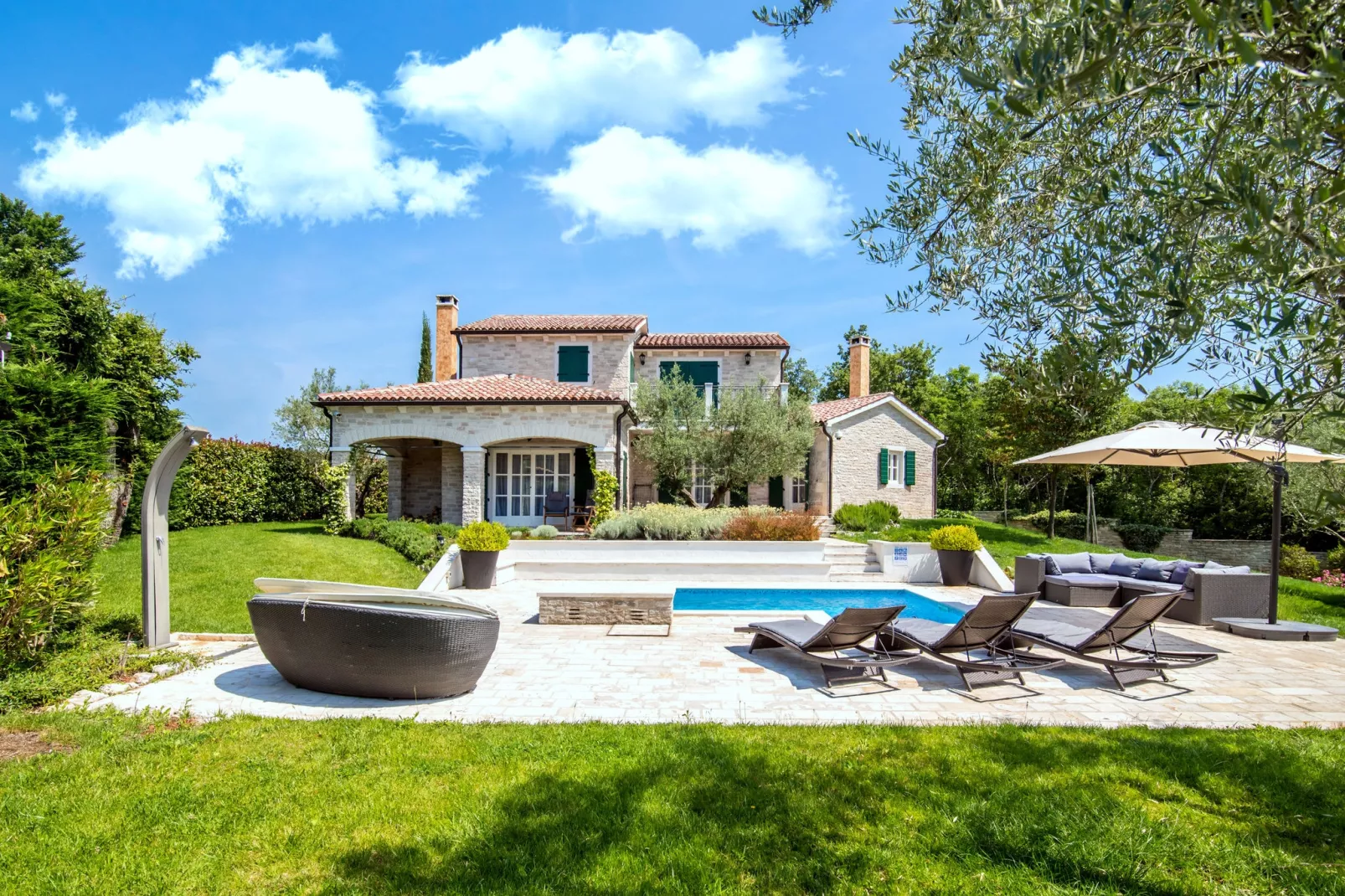 Villa Experience-Exterior summer