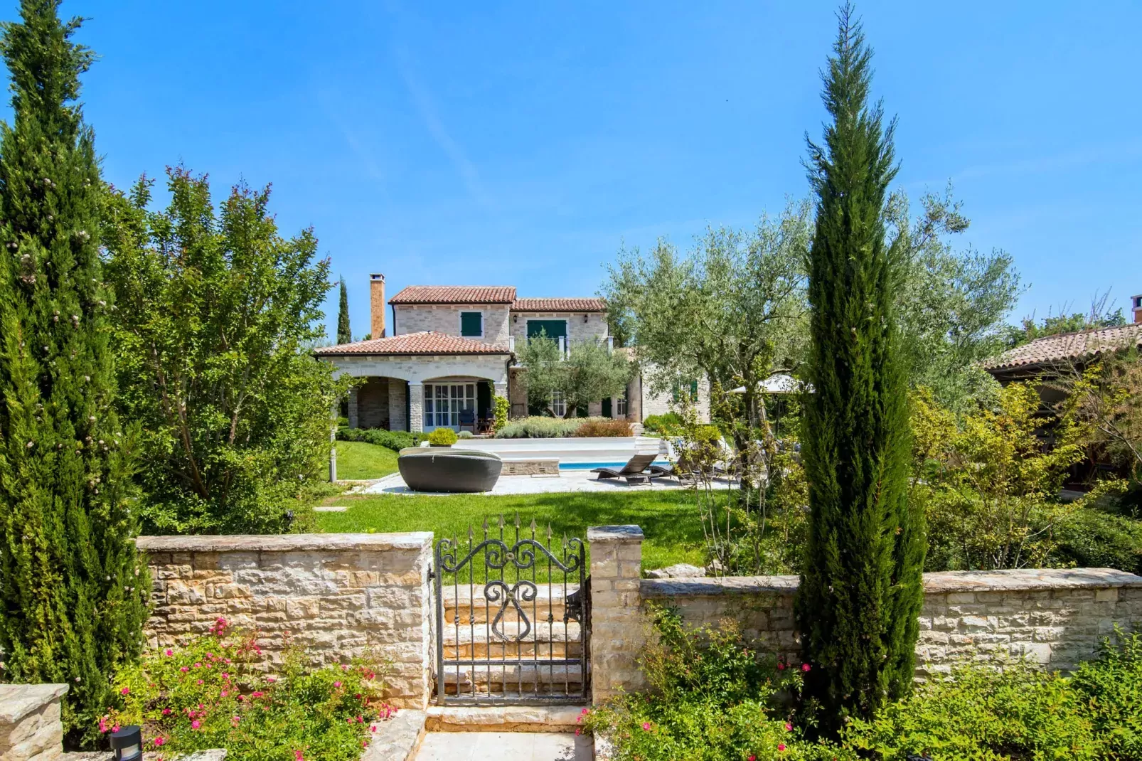 Villa Experience-Exterior summer