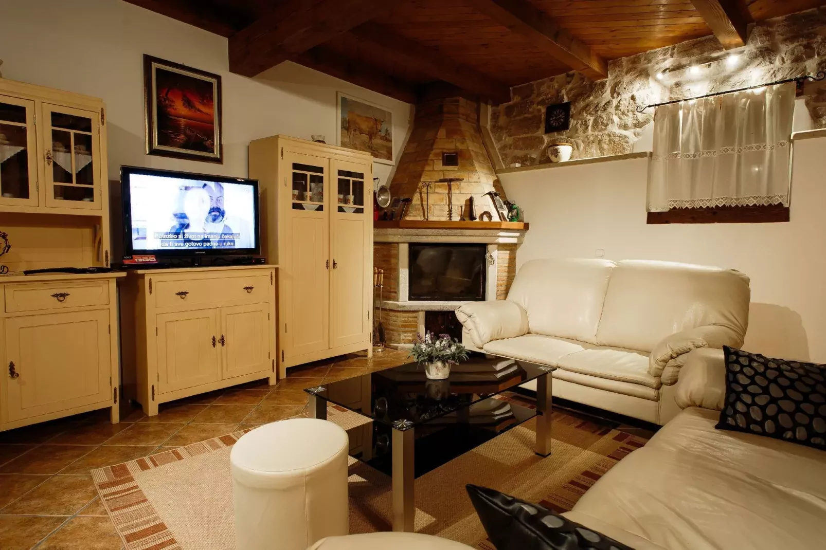 Villa Andoro-Living room