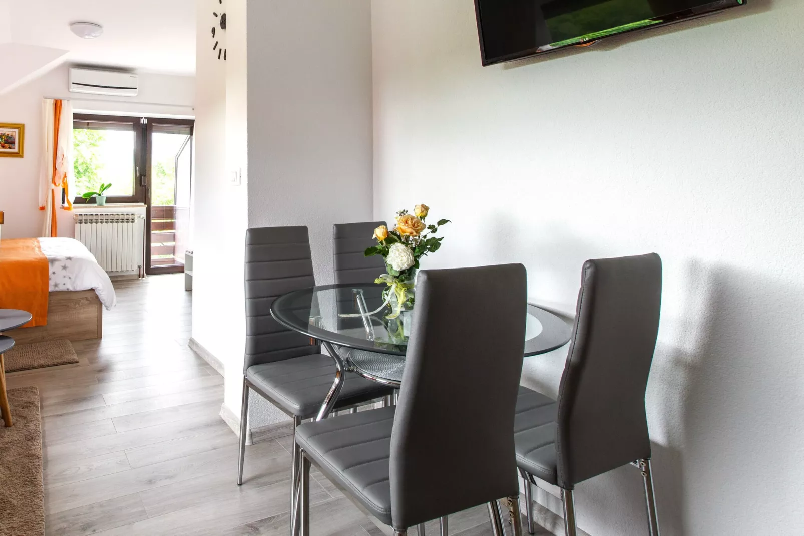 Apartment House Jelena-Dining room
