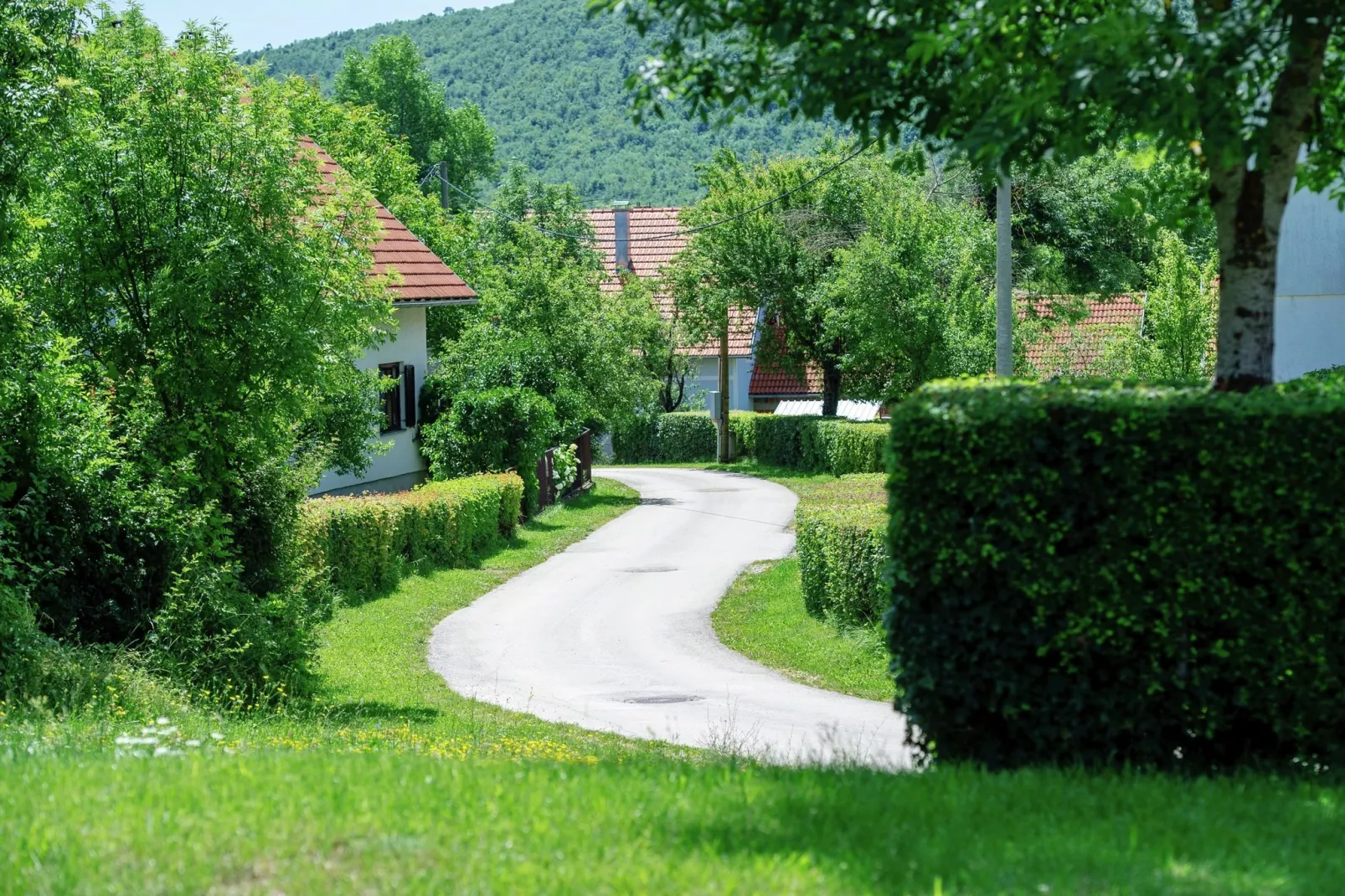 Holiday house Lovinac-Gardens summer