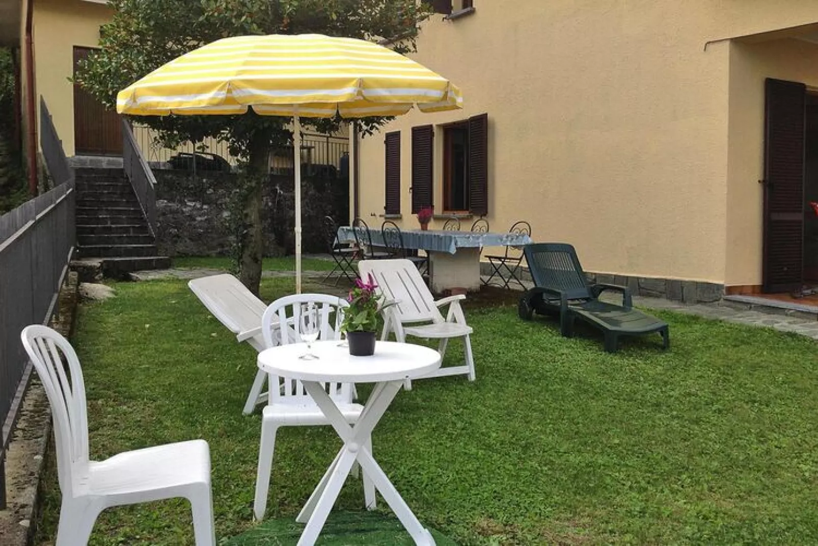 Apartments Paganini, Lezzeno-Paganini 1-2-Gardens summer