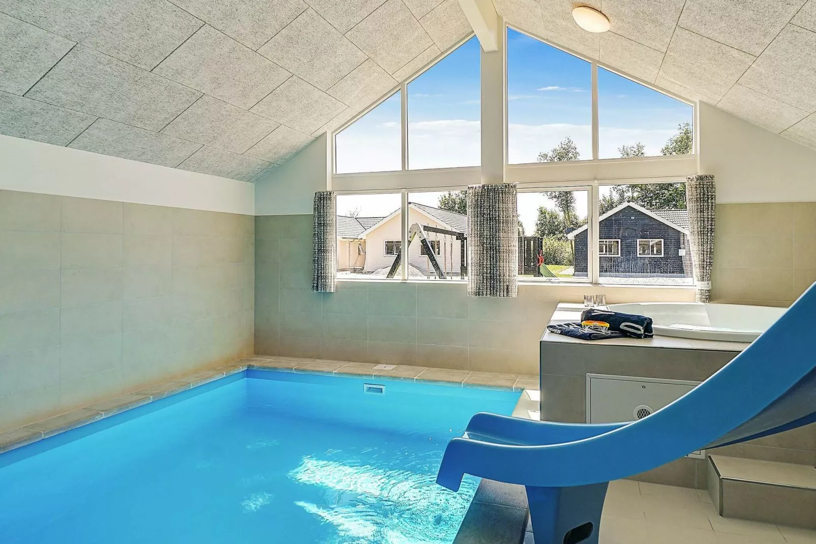 TYP 221-Pool