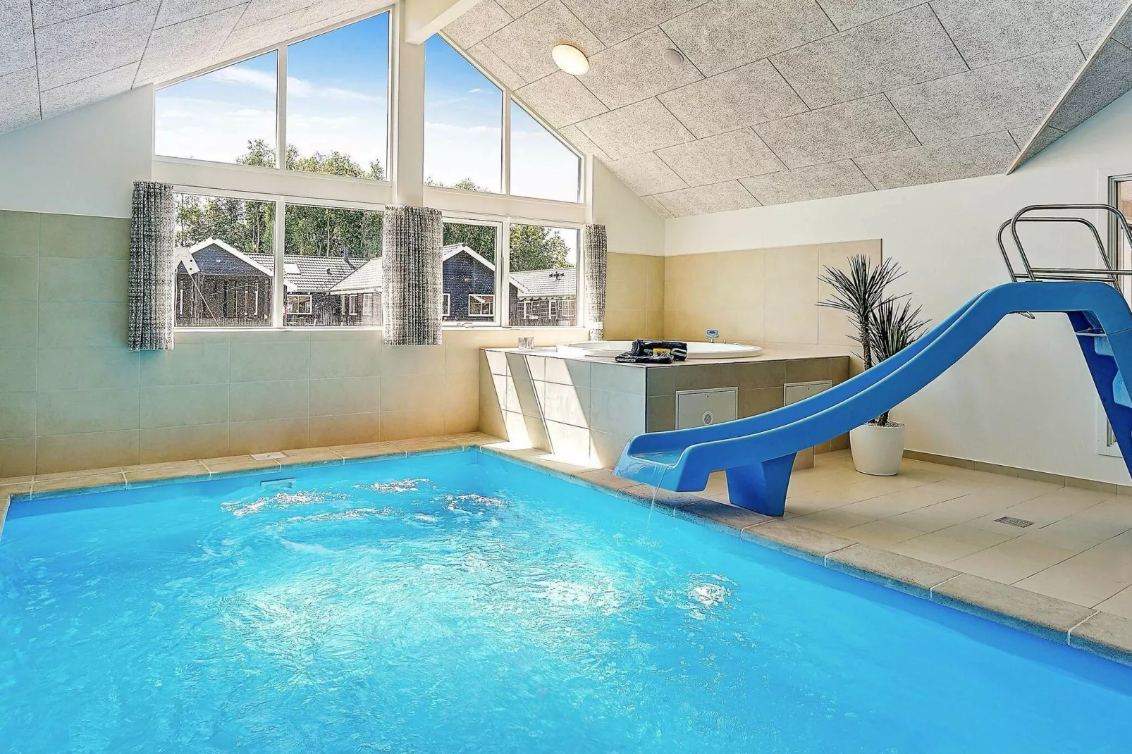TYP 221-Pool