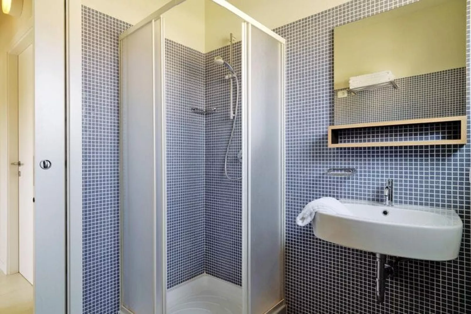 Residence Belvedere Village Castelnuovo del Garda-trilocale Std-Badezimmer