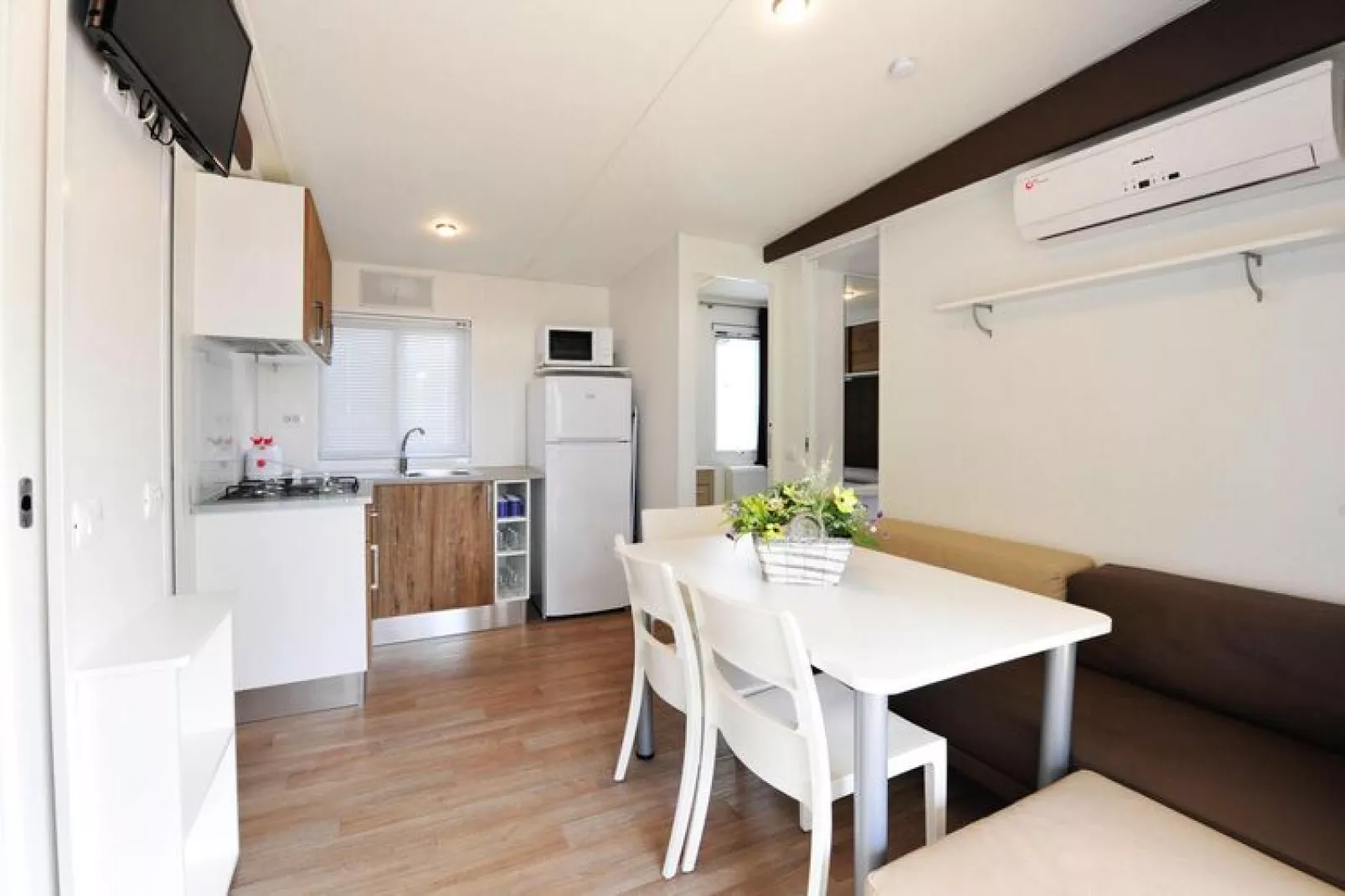 Holiday park Bella Italia, Peschiera-Girasole Suite MH H-Küche