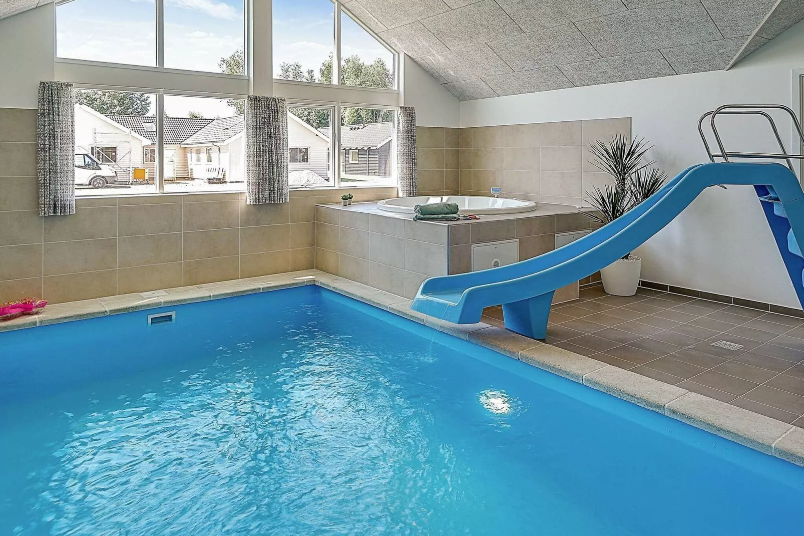 TYP 221-Swimming pool