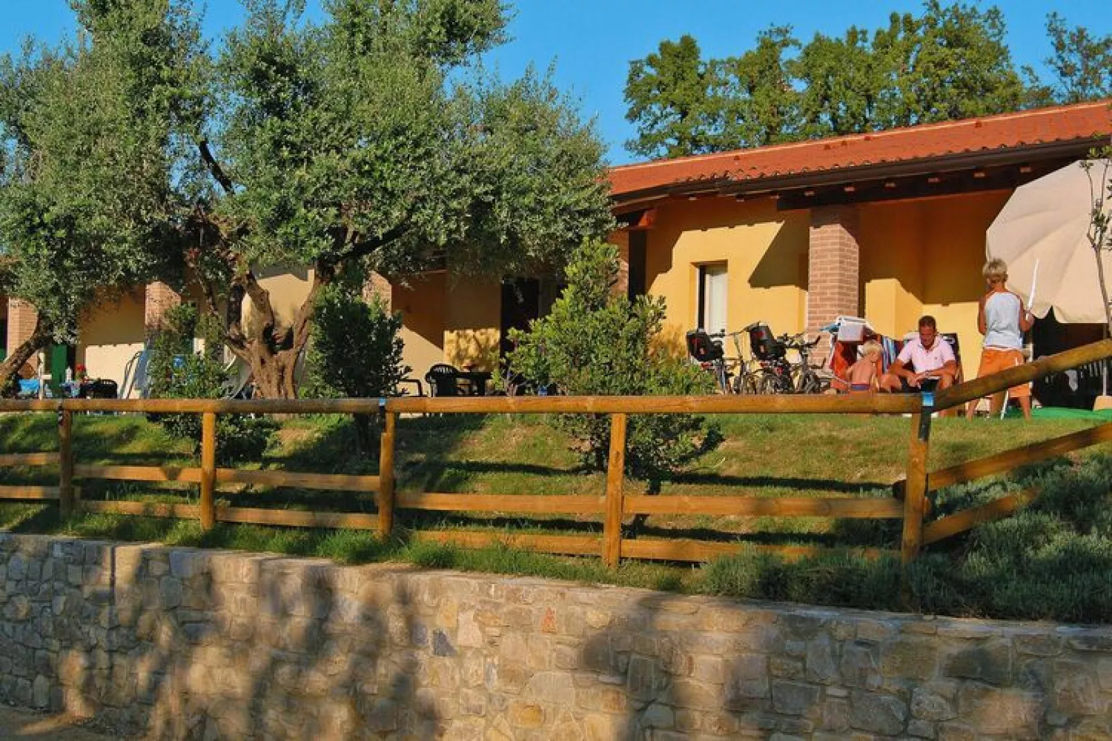 Holiday resort Piani di Clodia, Lazise-MH Giulietta 6 pax-Gardens summer