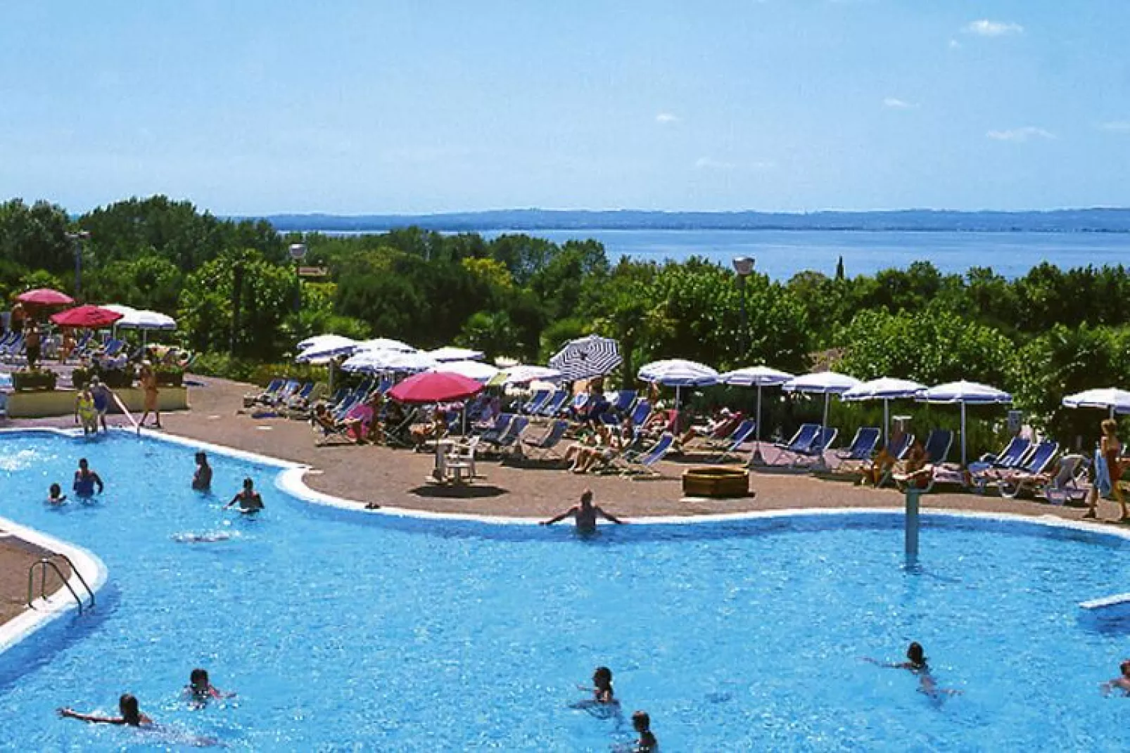 Holiday resort Piani di Clodia, Lazise-MH Giulietta 6 pax-Pool