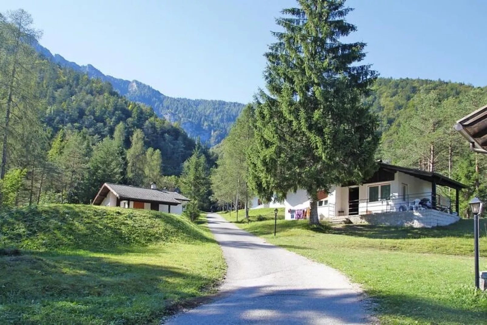 Holiday complex Villaggio Santa Lucia, Bezzecca-bungalow-Vue d'été