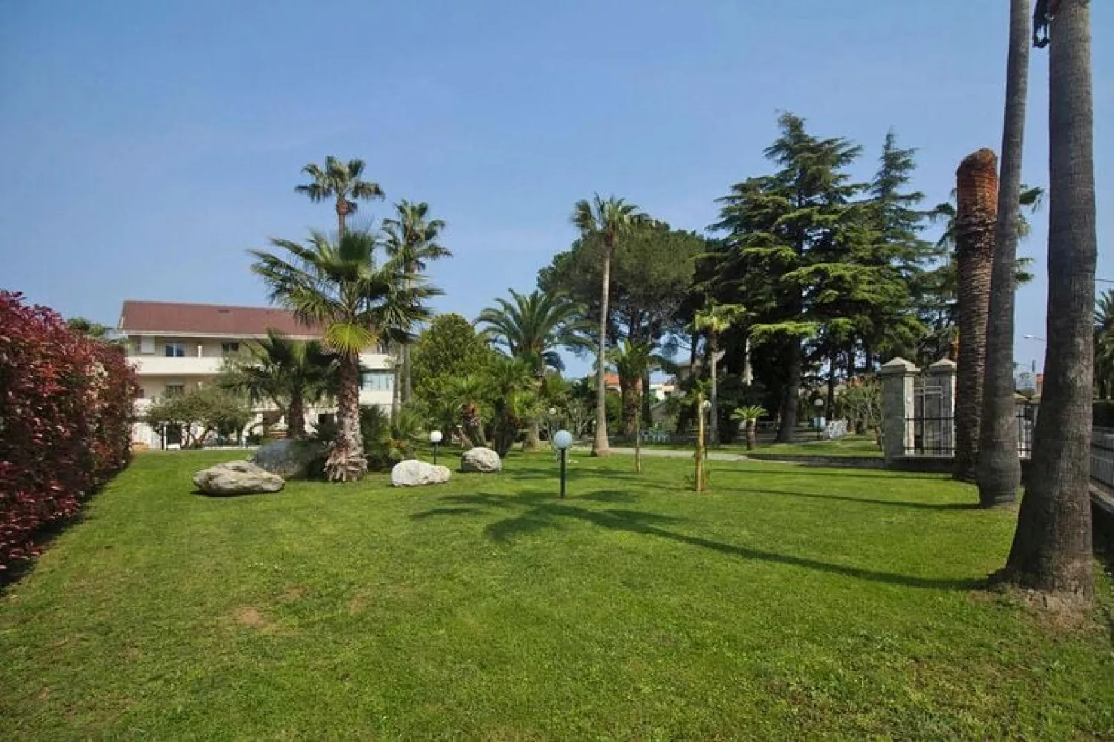 Villa Paola Loano - Type B4-Gardens summer