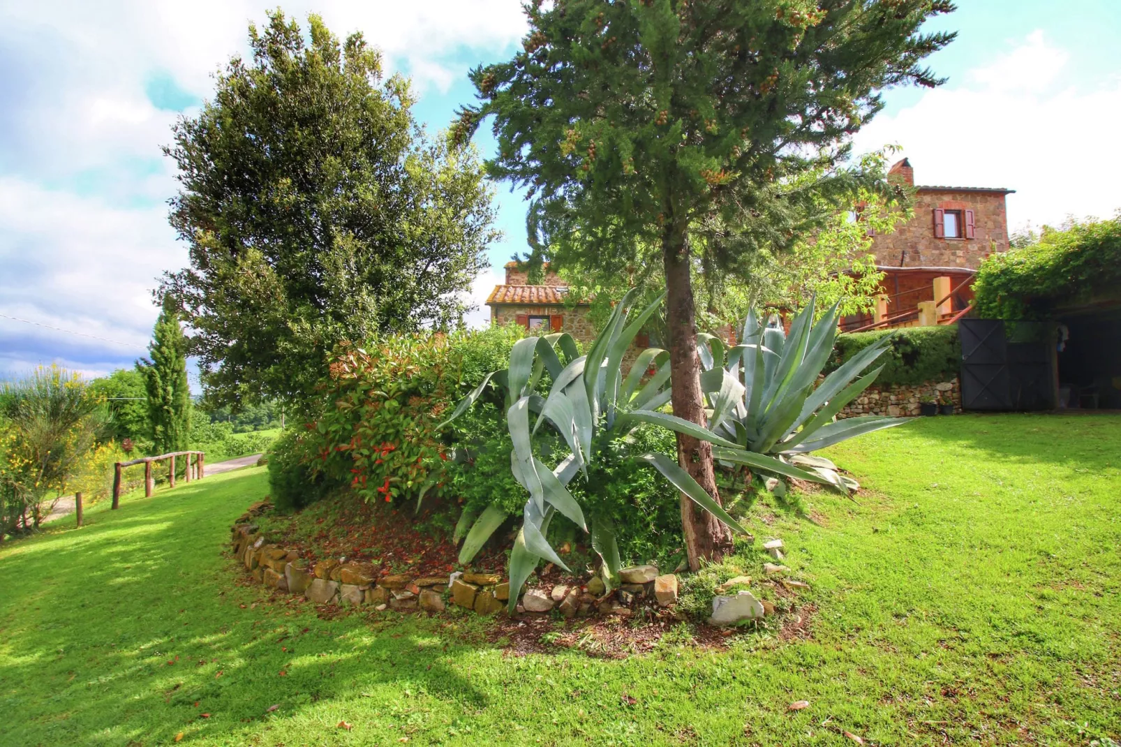 Casa Tiglio-Gardens summer