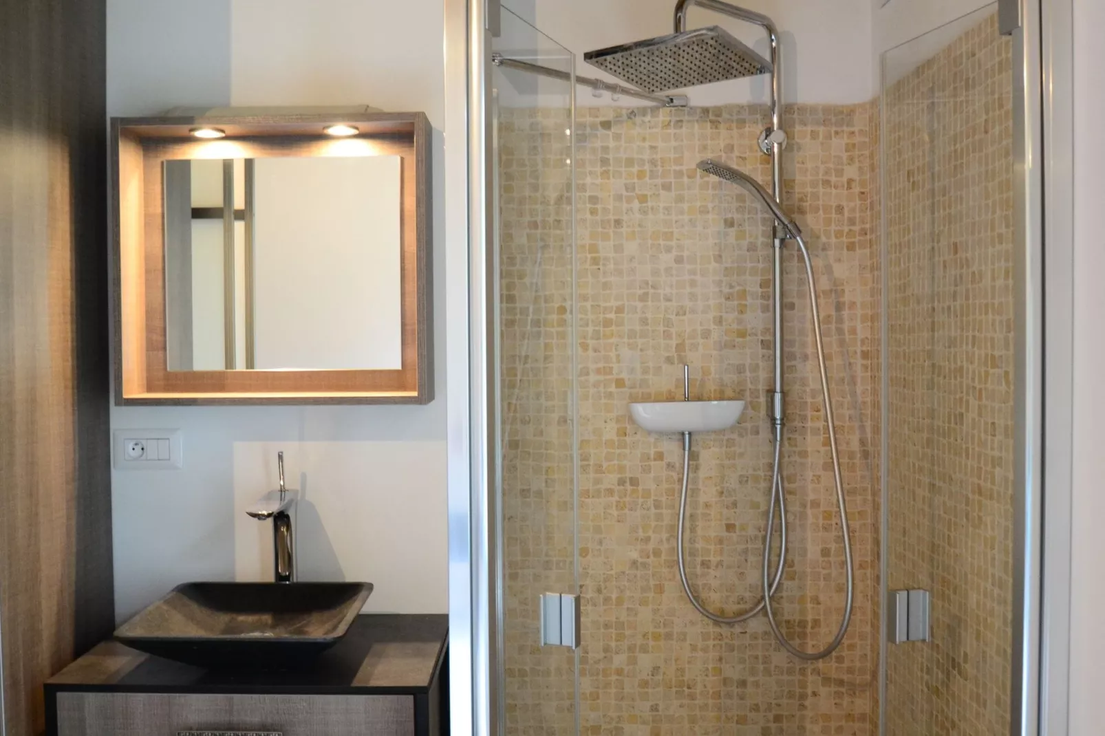 Sparsa Girasole-Bathroom