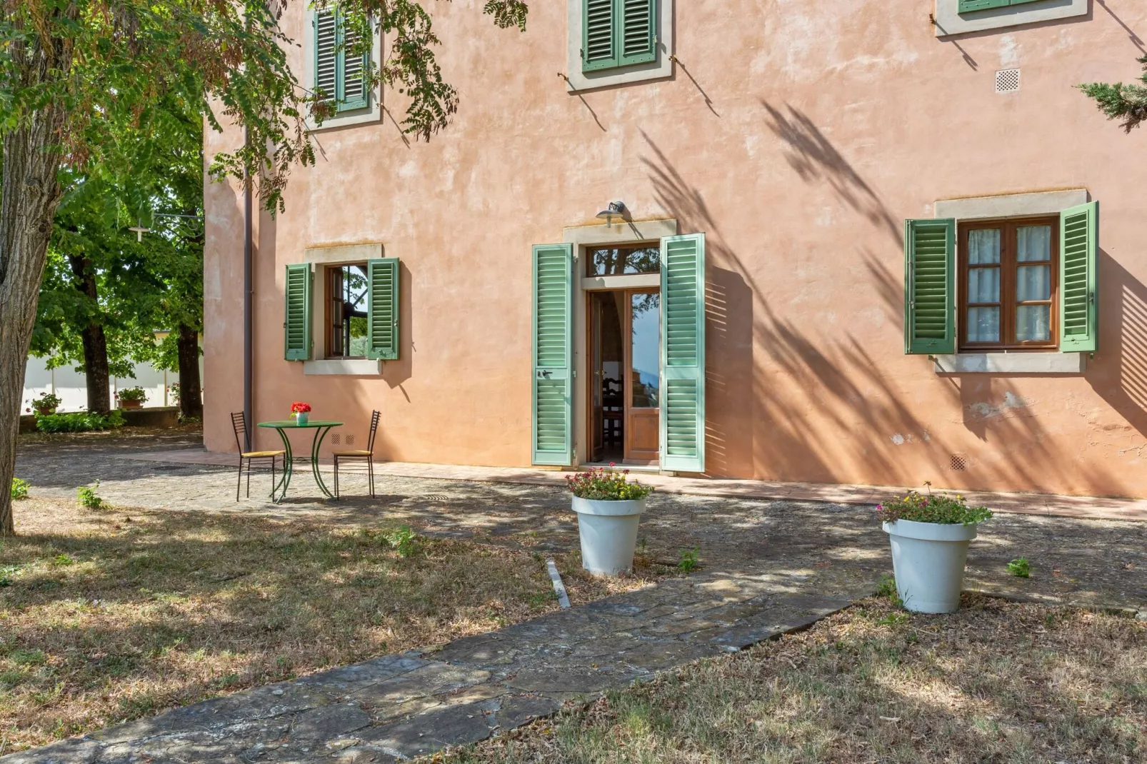 Toraio-Exterior summer