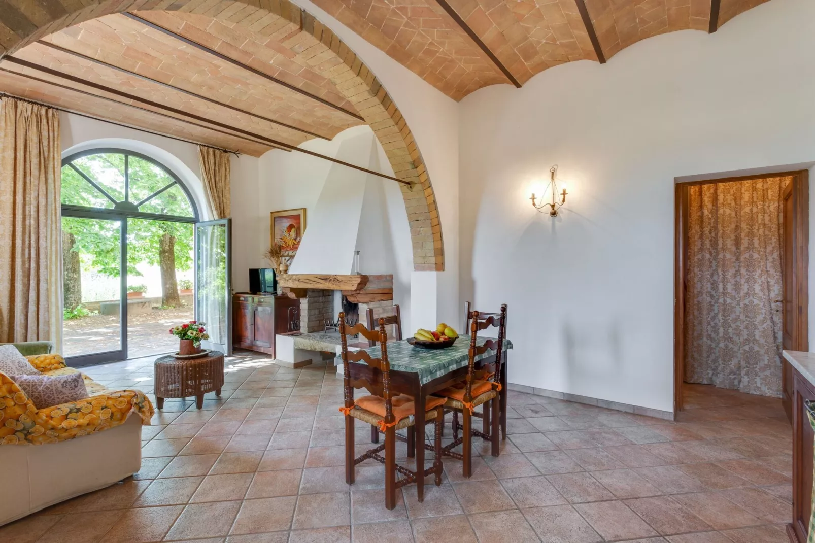 Toraio-Living room