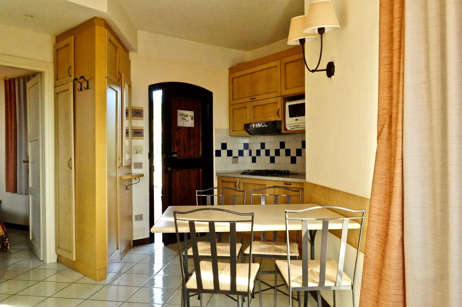 Casa in Costa Rossa-Dining room