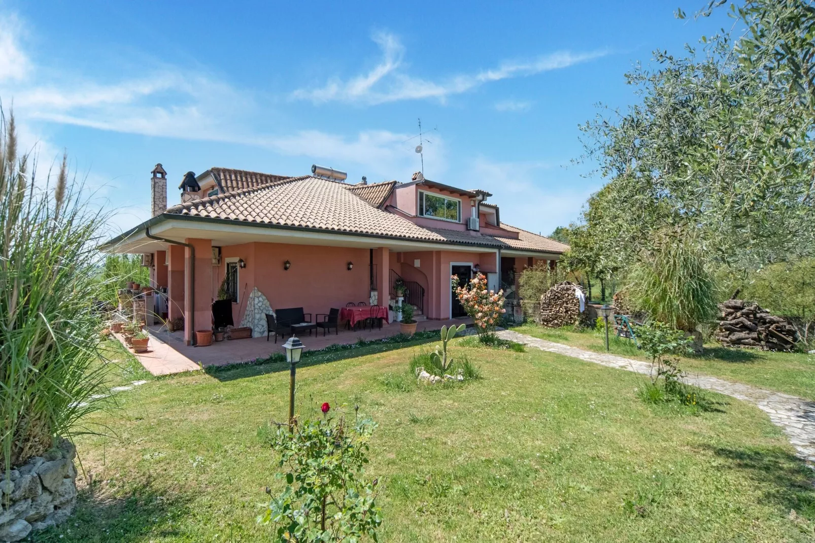 Gavaccia-Exterior summer