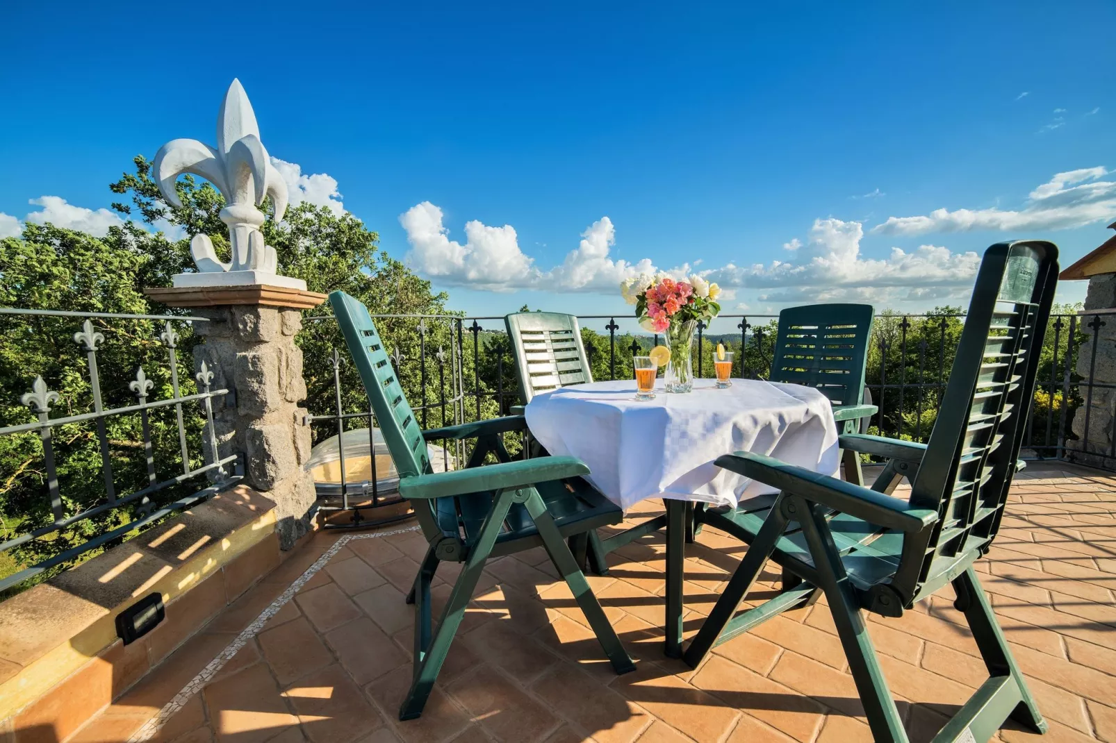 Il Giglio 16-Terrace balcony