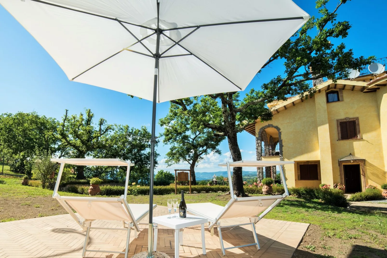 Il Giglio 16-Terrace balcony
