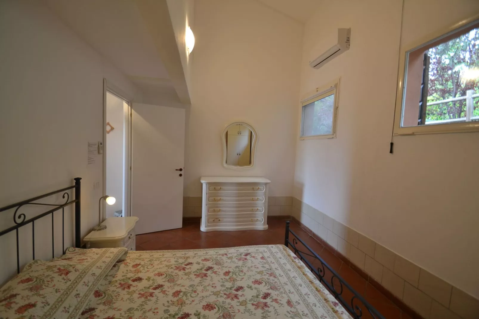 Lidia-Bedroom