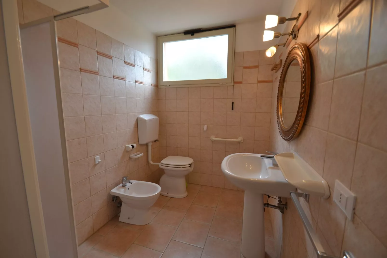 Lidia-Bathroom