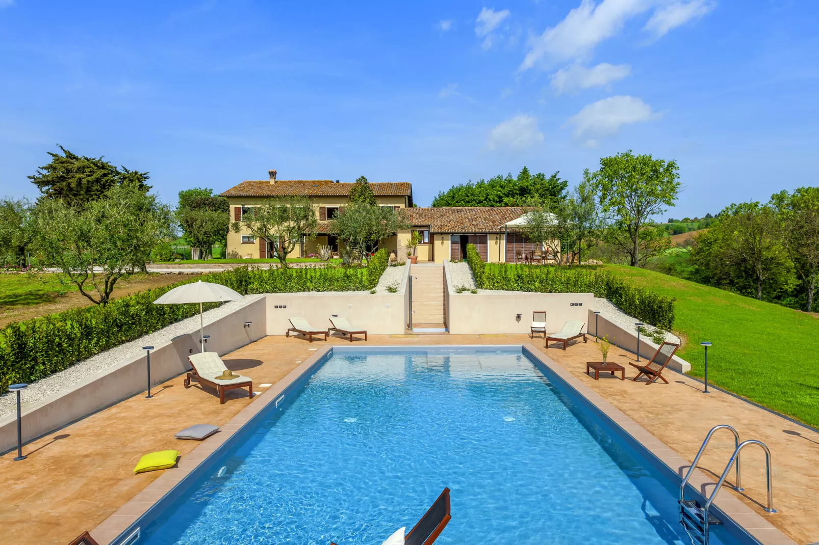 La Cantinaia Cova-Exterior summer