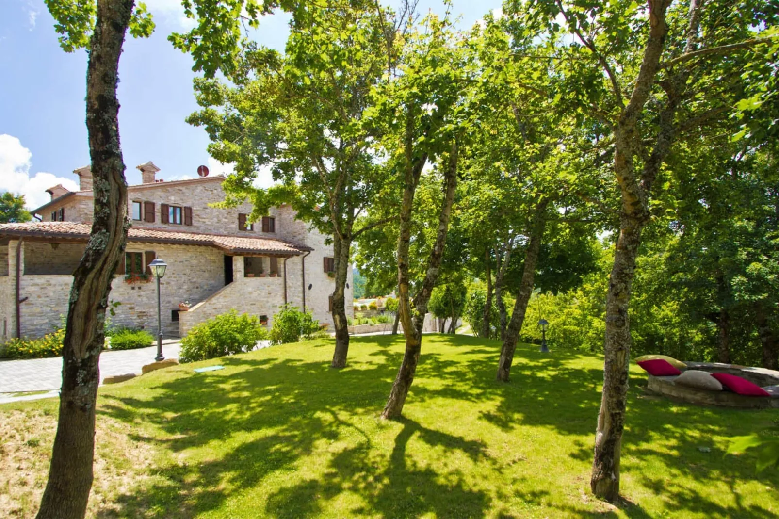 La Rocca Primavera-Gardens summer