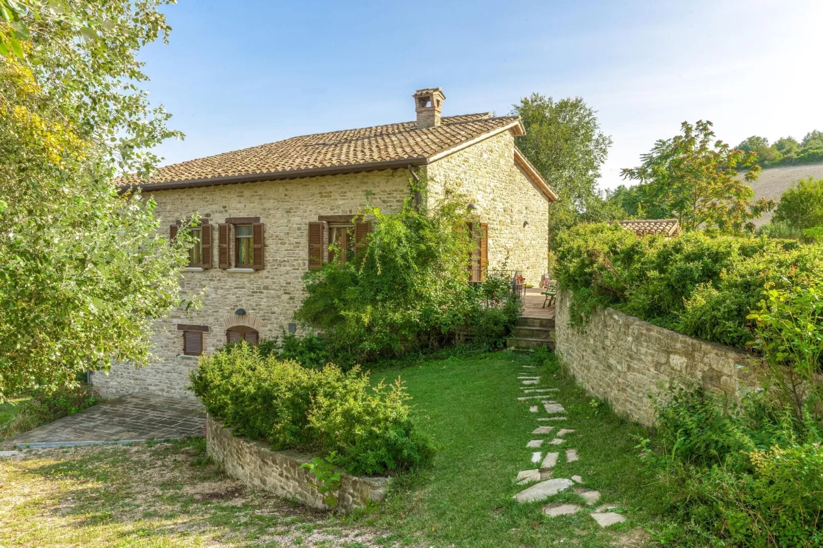 Calfattore La Duchessa-Gardens summer