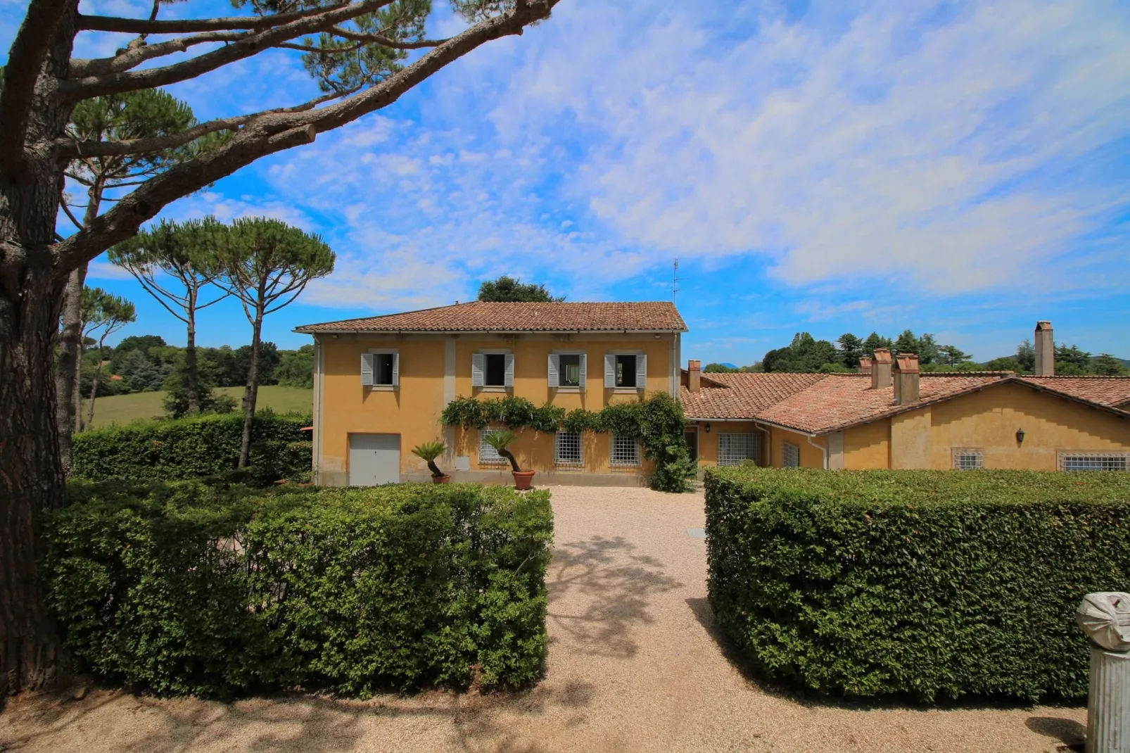 Villa Manziana-Außenbereich Sommer
