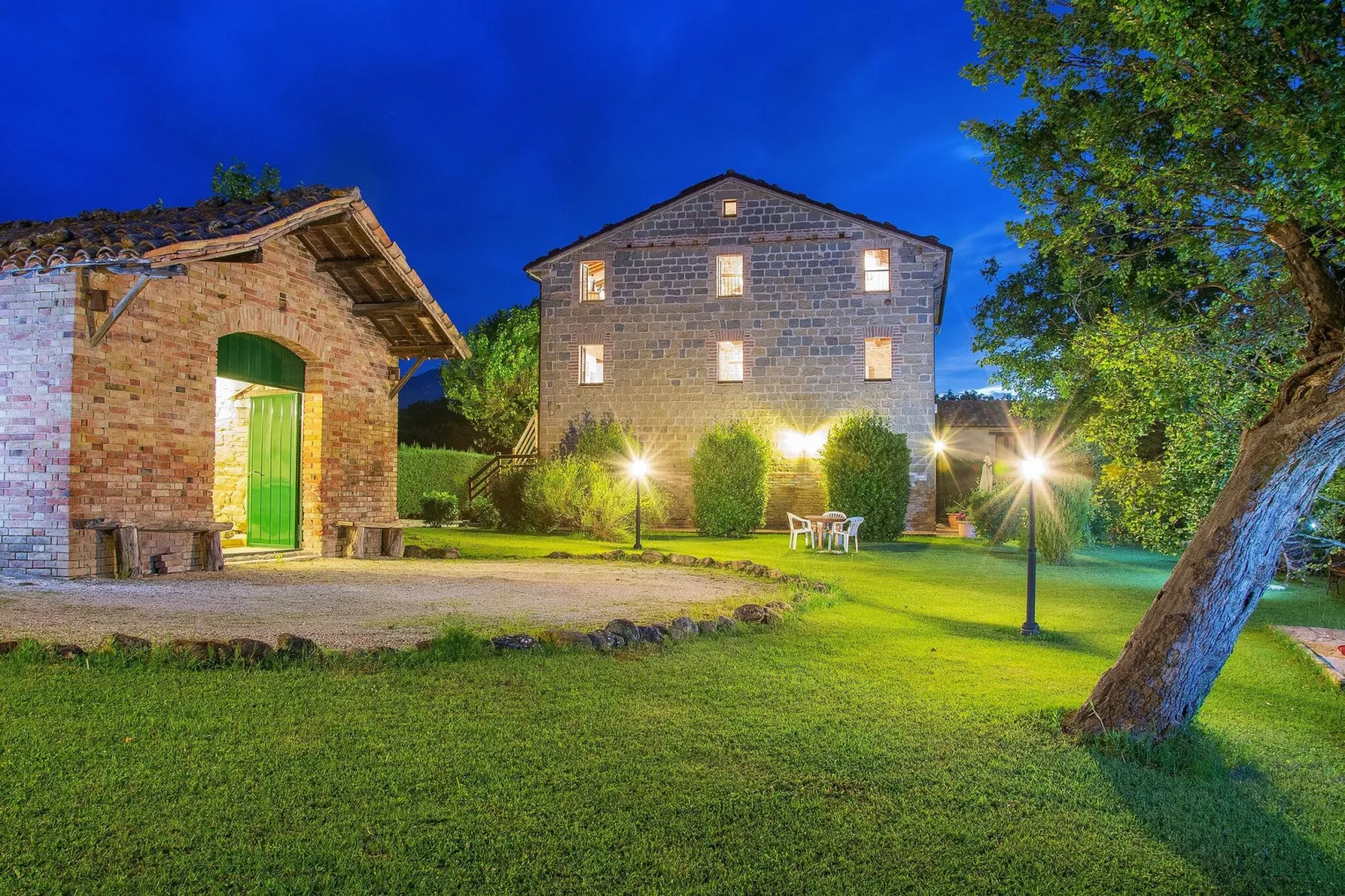 Fattoria 19-Gardens summer